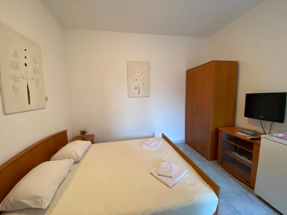 Apartments Mandarina Garden Petrovac Екстериор снимка