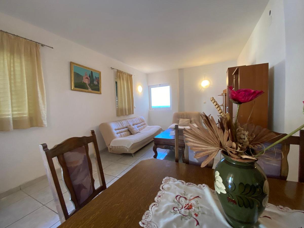 Apartments Mandarina Garden Petrovac Екстериор снимка