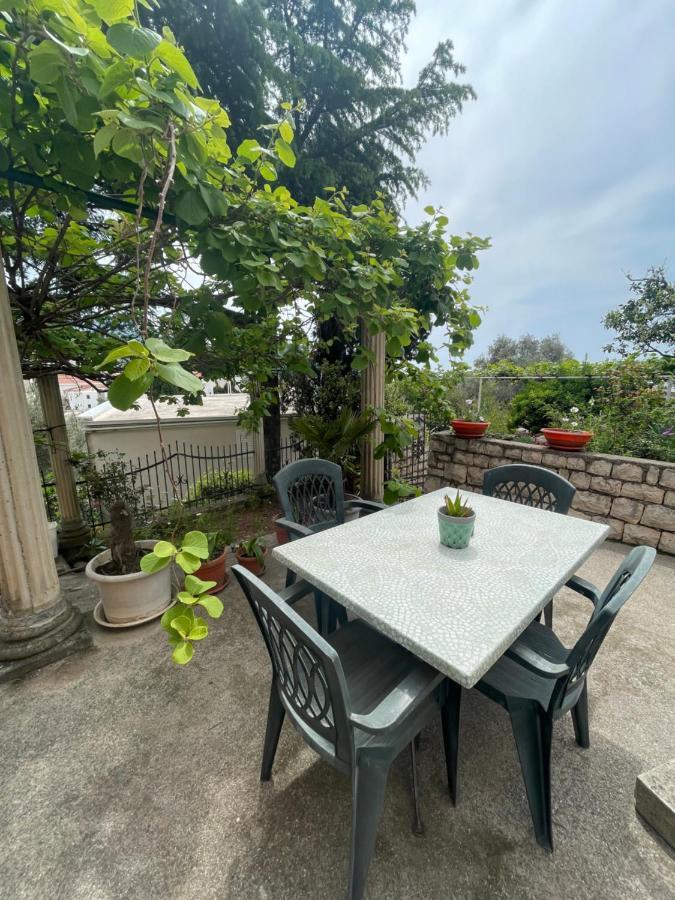 Apartments Mandarina Garden Petrovac Екстериор снимка