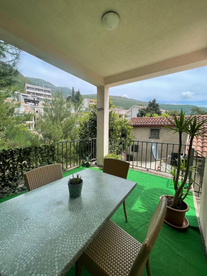 Apartments Mandarina Garden Petrovac Екстериор снимка