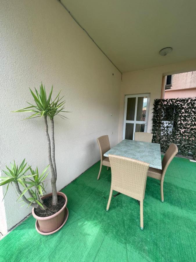 Apartments Mandarina Garden Petrovac Екстериор снимка